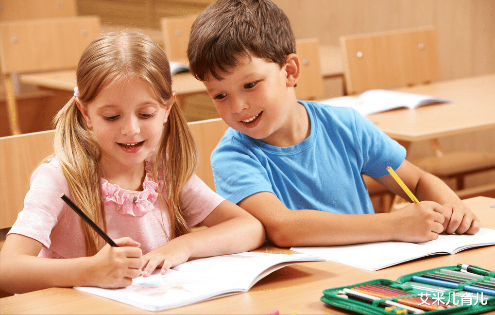 艾米儿育儿|女儿学霸，儿子倒数，家长什么心情？冰火两重天，父母需因材施教