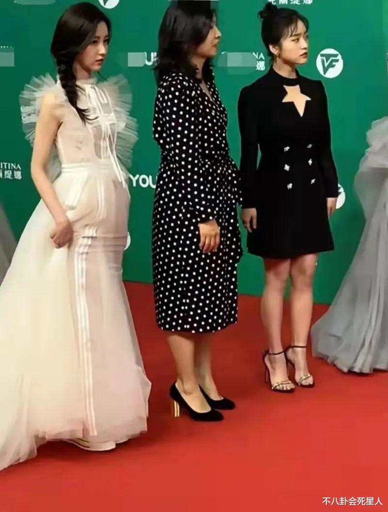花仙子|明星身高内卷太严重，踩恨天高走红毯，合影狂垫脚，增高垫好明显