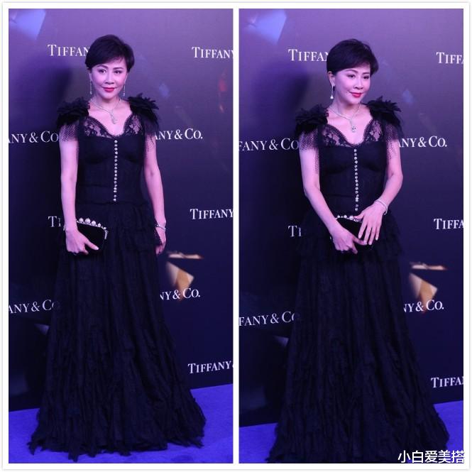 刘嘉玲|刘嘉玲还真是风韵犹存，50多岁了还这么有魅力，身材保持得太好了