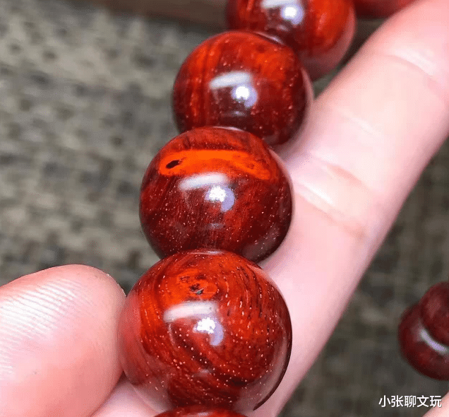 小叶紫檀|小叶紫檀现在能放心玩吗？假货越来越少，但这五种坑货越来越多