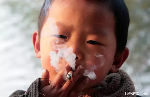 十月呵护之十月菌|“父母去世,我只惋惜没人给钱花”:过早寄宿的孩子怎么会变成这样