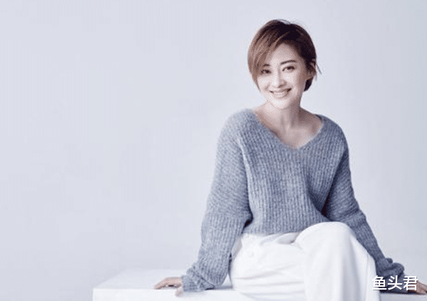 |94年春晚朱时茂大变活人，充当道具的女孩，如今火得一塌糊涂