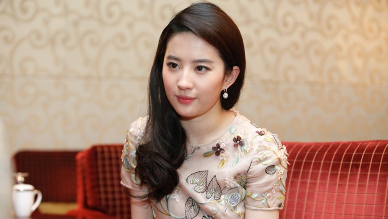 刘亦菲|刘亦菲补上一脚！揭开吴亦凡多年前的丑闻，章子怡谢楠点赞！