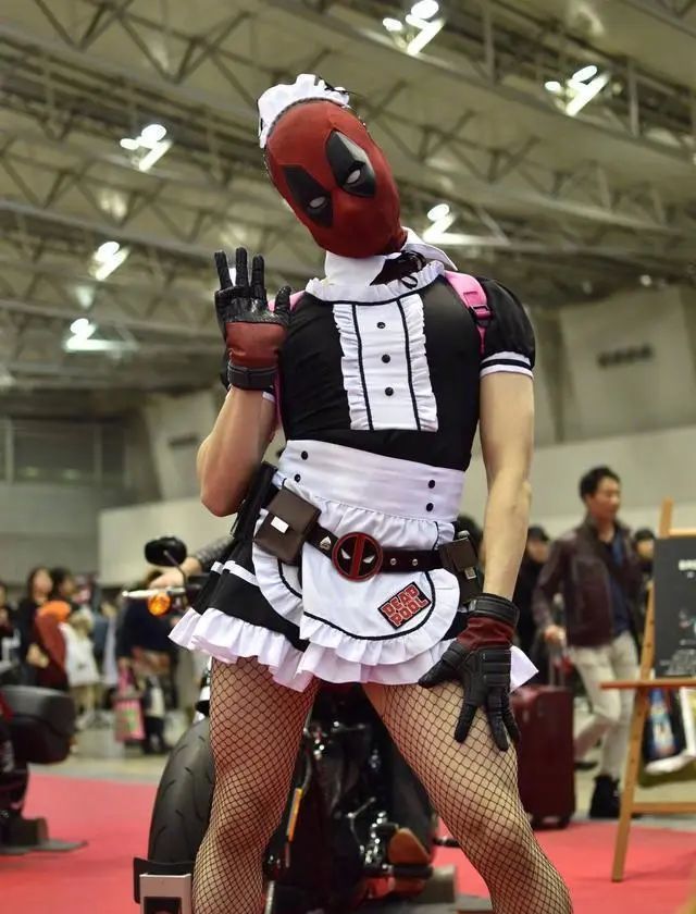 死侍|谁能拒绝一个女仆版的死侍呢？