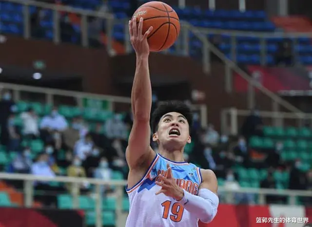 新疆男籃|于德豪30分鐘，阿爾斯蘭11分鐘，新疆雖輸?shù)炎咴谡_道路上