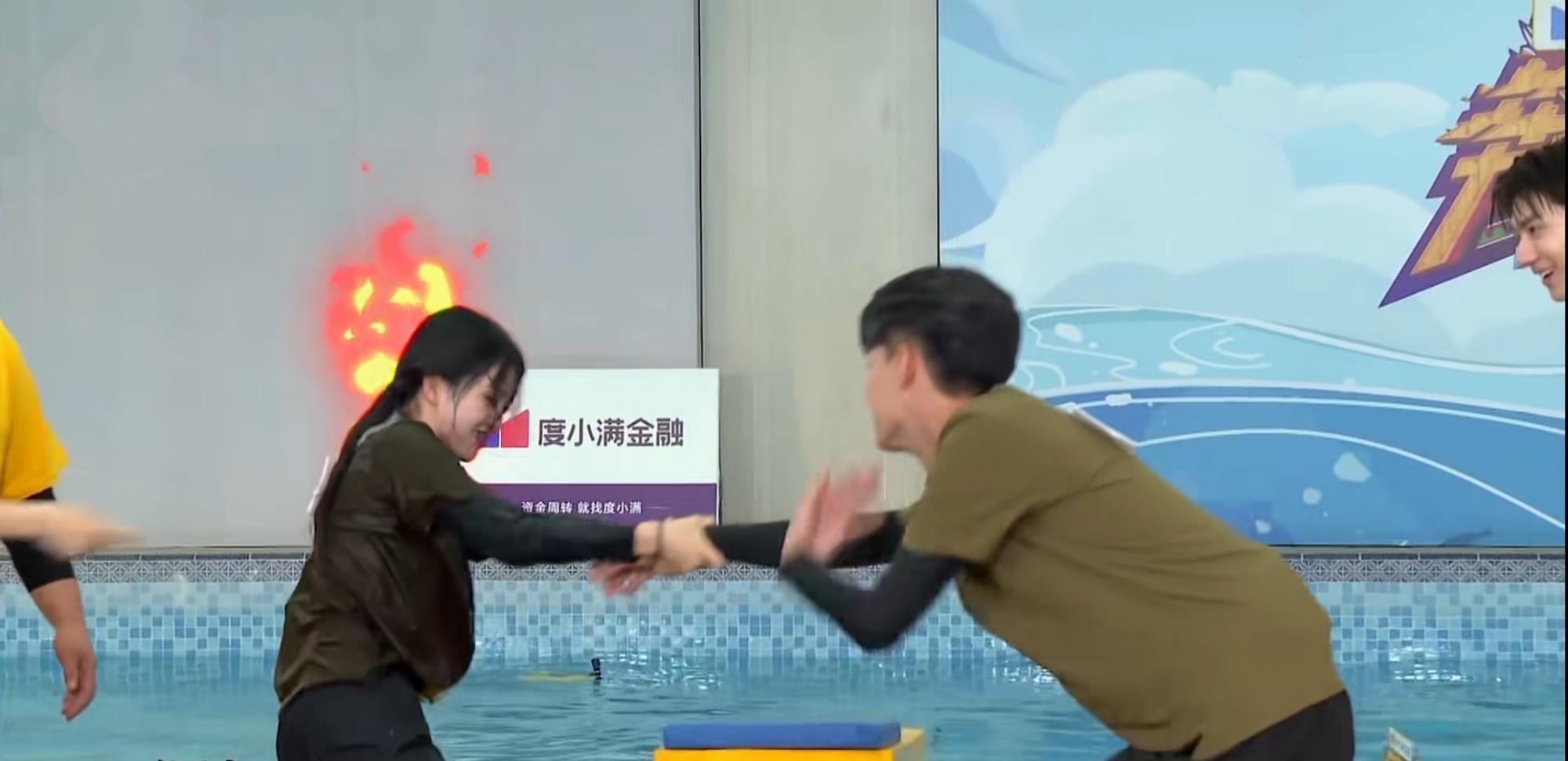 白梦妍|《奔跑吧》白鹿秦霄贤相互伤害，秦霄贤空中360°转体，太好笑