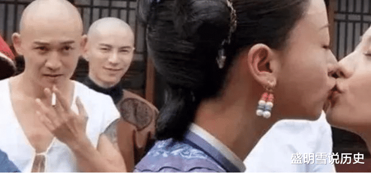 片场|女星片场休息都在干嘛?吴谨言接吻,杨颖在抽烟,看到赵丽颖:输了输了