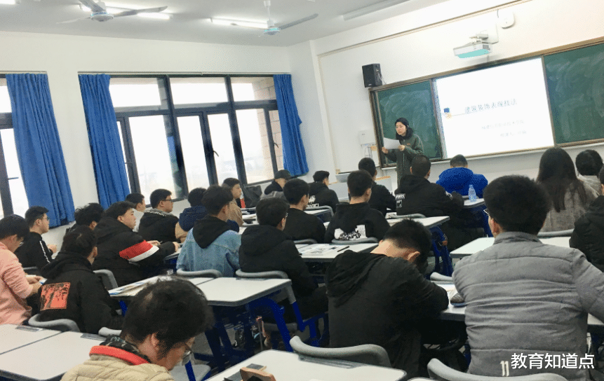 教育局|一线教师，选择到教育局办公室还是教研室？教师：毫不犹豫选后者