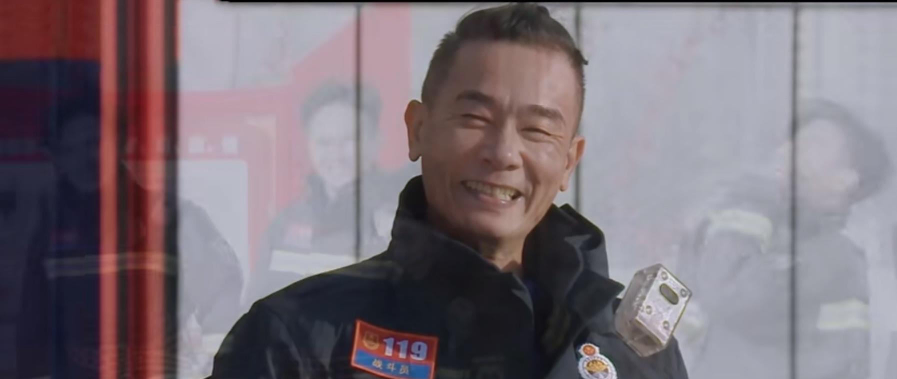 我们的滚烫人生|继《披哥》后，《我们的滚烫人生》又火了，光看格局就赢了