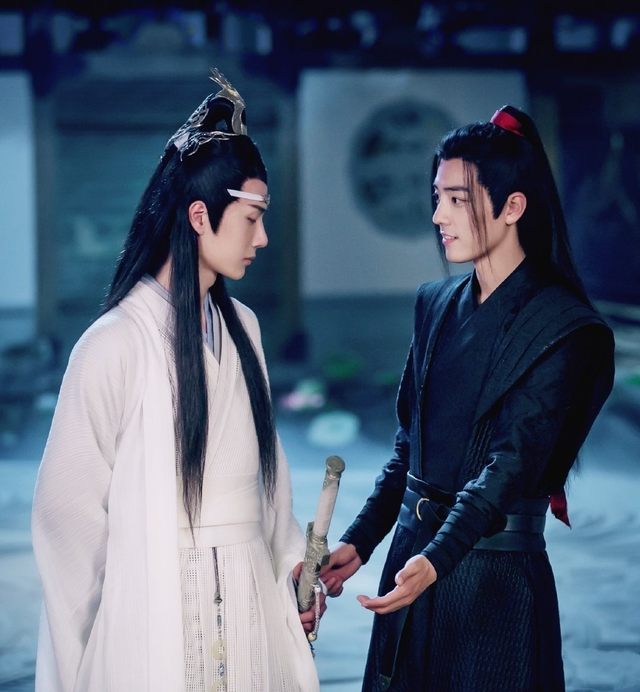 早产 孕妇疑遭王一博粉丝网暴，受刺激摔倒进医院，早产双胞胎只活一个