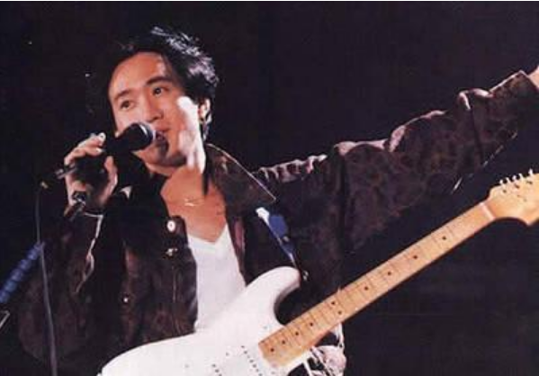 黄家驹|27年前，他拽着黄家驹从高台坠落，黄家驹遗憾去世, 他却风光至今