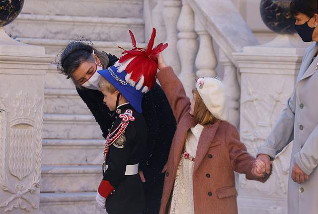 摩纳哥|夏琳健康状况成谜，缺席摩纳哥国庆日；龙凤胎亮相想妈妈一幕让人泪目