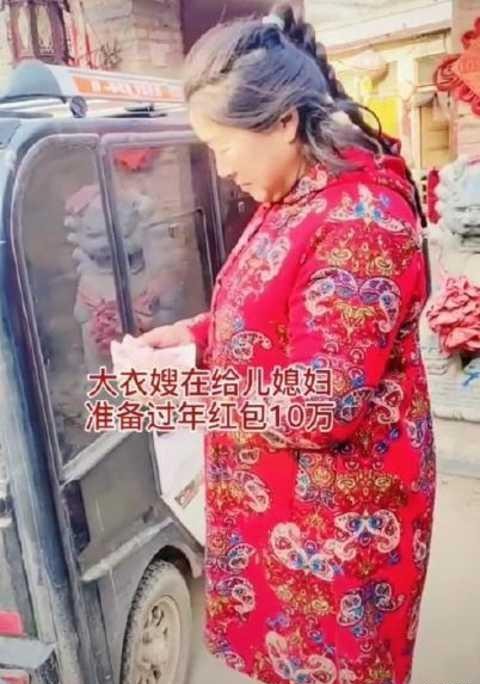 陈亚男|朱小伟带媳妇坐游艇又引网友争议:没你爹你啥也不是