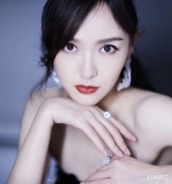 王一博|王一博拿下蔡徐坤谈了很久的高奢，这是王一博新后台给他的见面礼