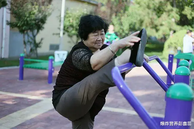 跑步|中老年人健身经常压腿、拉筋，对身体健康到底有没有好处？别做错