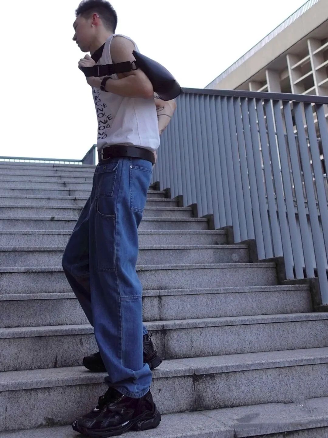 难舍离断 巴黎世家与kith联名的runner复古跑鞋是爆款还是丑笨的抄袭 都说像亚瑟士！！！