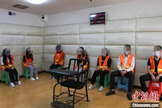 生活报 四川内江警方:破获一网贷诈骗犯罪集团 涉案金额高达十亿元