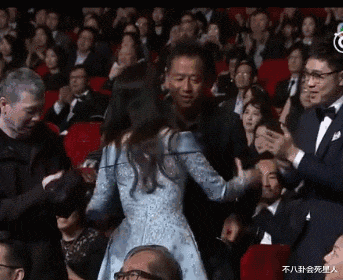 范冰冰|为显白全身涂粉：杨颖像套白丝袜，杨紫蹭脏礼裙，范冰冰国外丢人