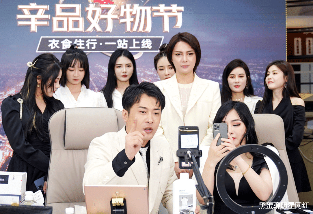 猫妹妹|辛巴怒斥旗下徒弟，直言众人之间“虚情假意”，粉丝：面和心不和