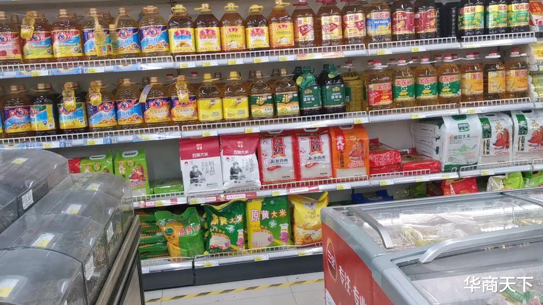 不是吧,洗劫后的超市怎么没人啦?等家里的菜放坏了,又出来买了