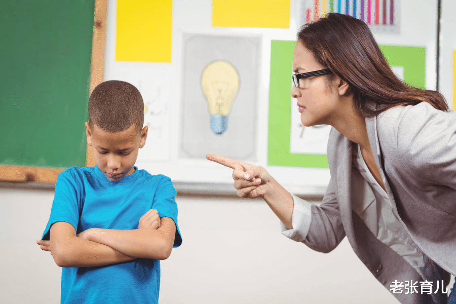老张育儿|接孩子放学，父母要注意方式方法，别让老师“讨厌你”