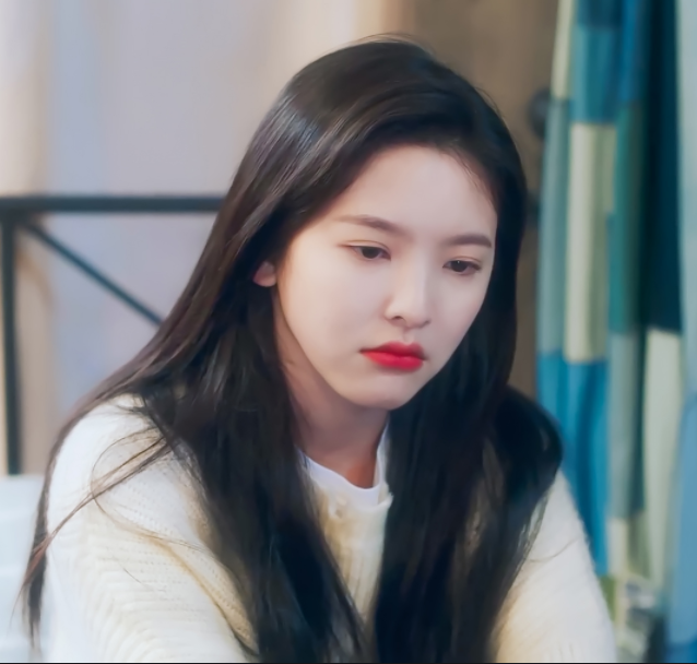 赵露思|25岁章若楠，23岁赵露思，同是初恋脸，一个跻身小花，一个捧不红