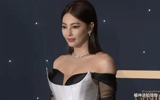 龚俊|时尚先生盛典场外花絮：王嘉尔西装重40斤，龚俊化身“火龙果”