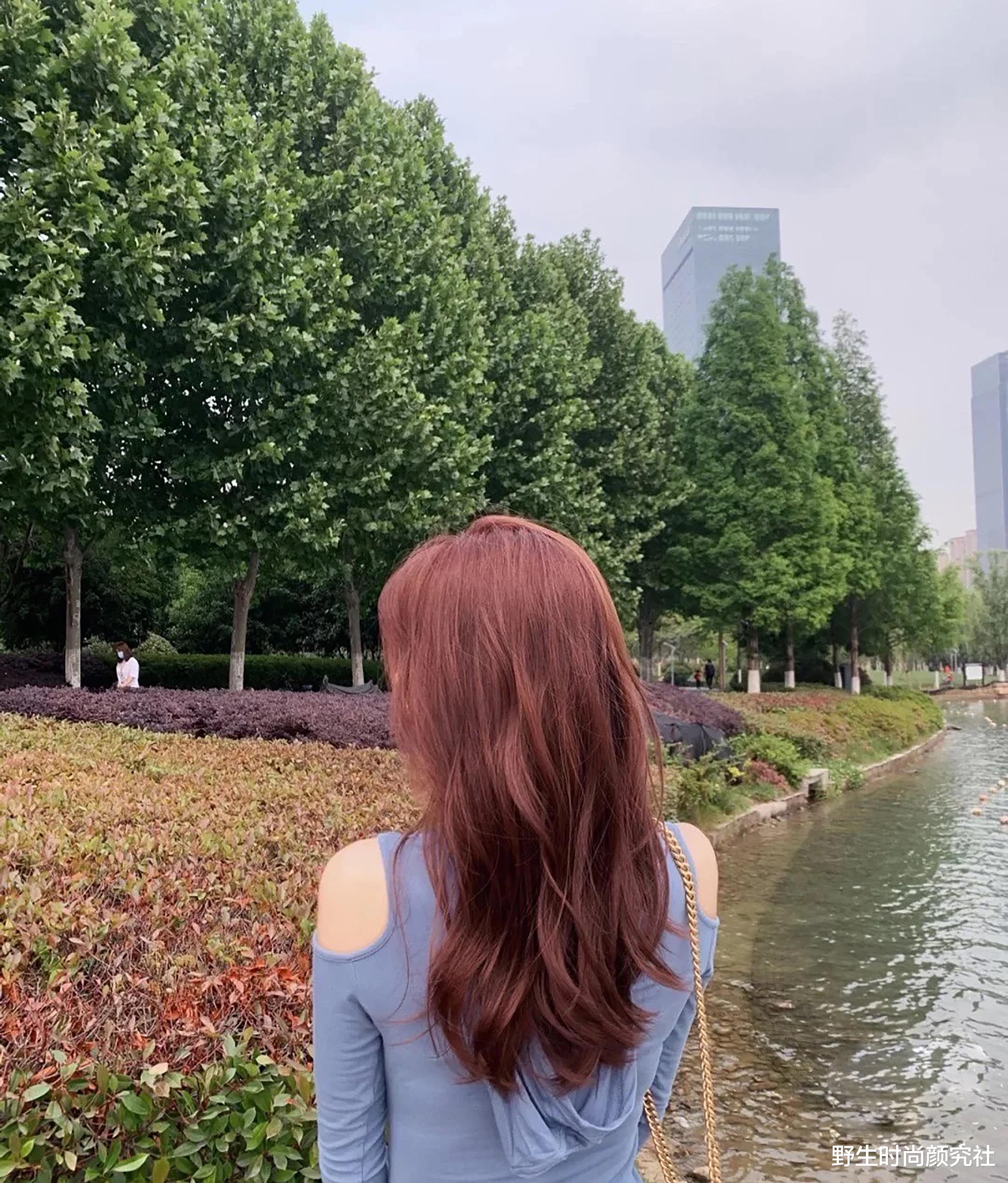 明星素颜|2021别再染“奶茶色”，这5款让黄皮相见恨晚的发色，素颜都显白