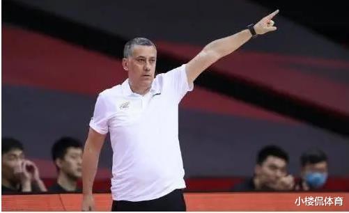 遼寧男籃|遼寧男籃，最能掌控比賽的那個人，只能在替補席坐著，不是蔣興權(quán)