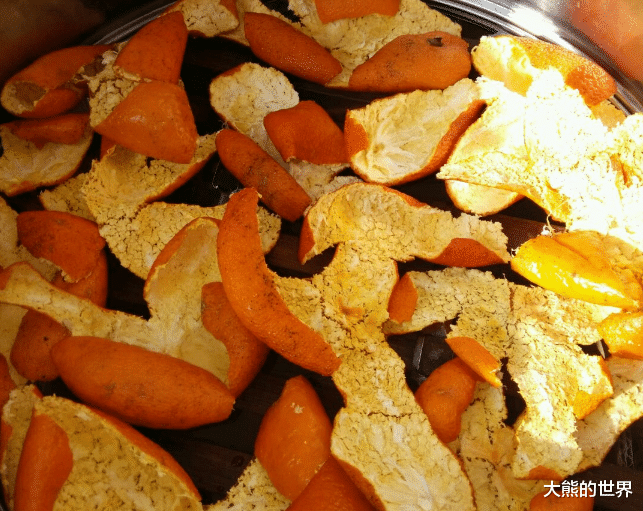 吃桔子别扔掉桔皮,蒸一蒸晒一晒,不用花钱好处还很多,建议收藏