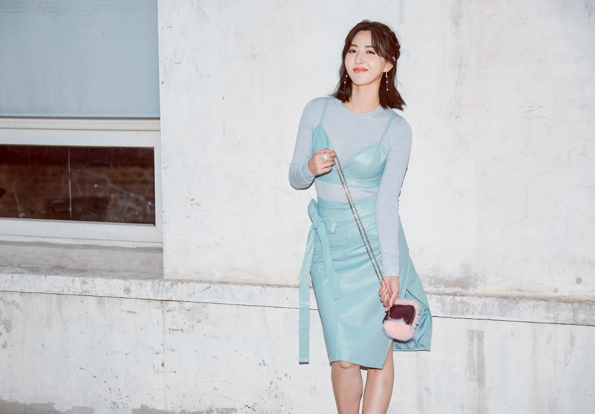 杨幂|她曾是杨幂助理，太过漂亮被导演相中，与胡歌合作，如今火得一塌糊涂