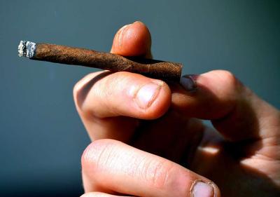 蜂蜜|长期抽烟如何清肺?常吃几种食物,有利于清肺解毒