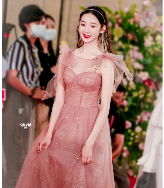 娱乐圈|她曾干净得像白纸，何炅也不忍看她进娱乐圈，如今发展成这样了