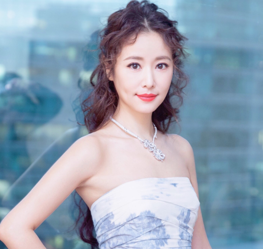 林心如|林心如身边4个“丫鬟”，前3位都大红大紫了，唯独她走下坡路