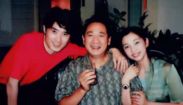 李冰冰|李冰冰悲痛悼念恩师！自称为女儿泪流满面，晒旧照太水灵越长越美