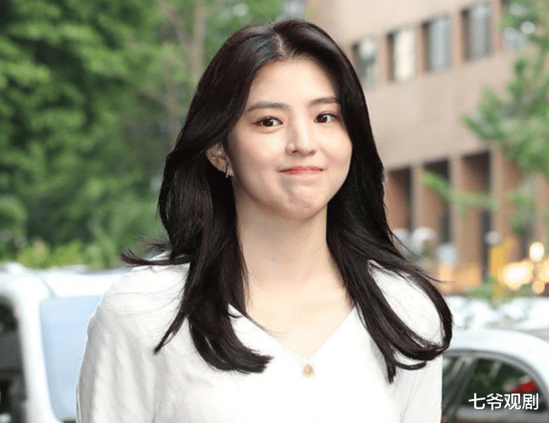 韩素希|韩星标配苦难童年,韩素希用片酬堵窟窿,亲妈是个欠债“机器”