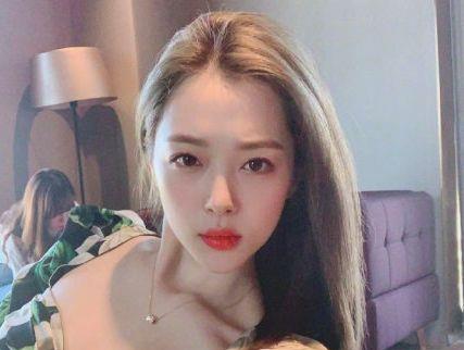 章泽天|“蜜桃少女”崔雪莉：因“尺度片”和恋情遭群嘲，仅25岁走上绝路