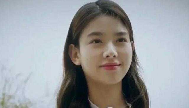 孙一宁|孙一宁无滤镜古装照曝光，青涩稚嫩招风耳显眼，难怪王思聪那么爱