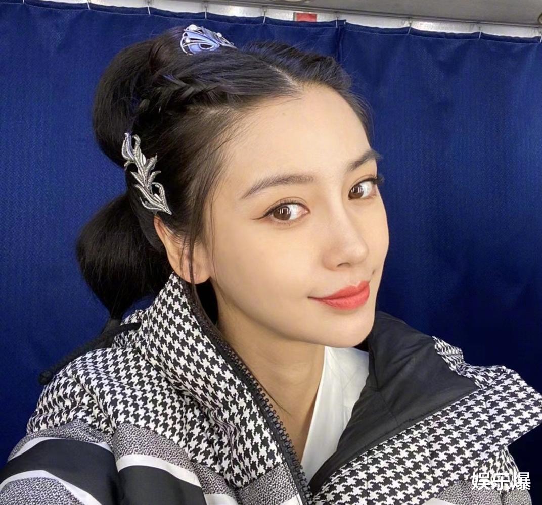 金成玲|赵丽颖Angelababy新剧先后杀青，同样是杀青照，两人状态却大不同