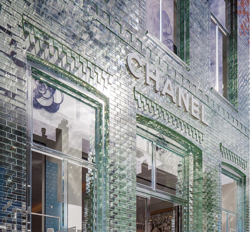 翡翠|美到失语！宝格丽的“翡翠墙”，竟是用废弃啤酒瓶制作的？