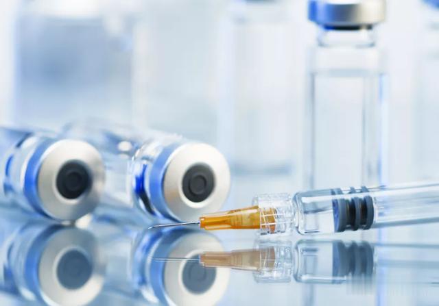 缅甸中文网 听说要接种新冠疫苗，这些缅甸人竟携家属出逃？咋回事