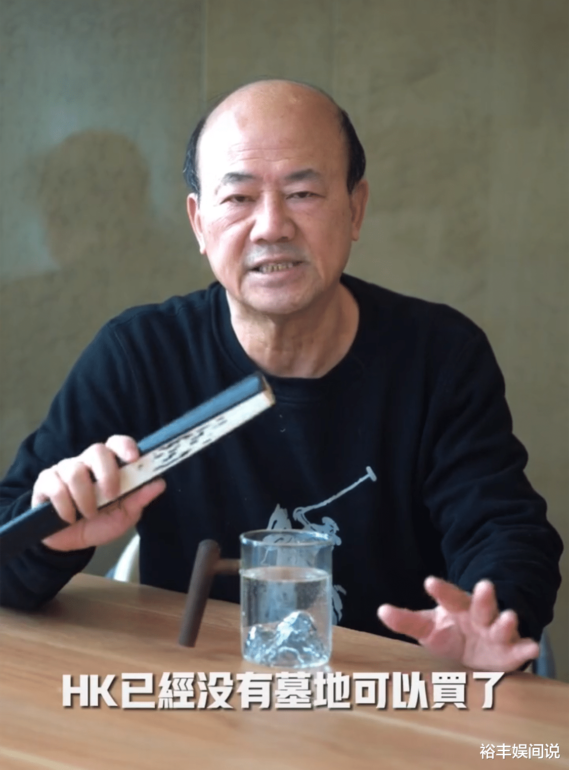 吴孟达|娱记曝吴孟达骨灰可能葬于新山!原因令人心酸,骨灰格子超17万