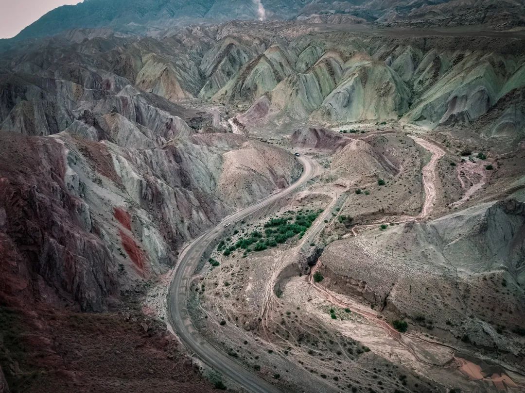 乌鲁木齐 距乌鲁木齐1h，新发现一条荒废半个世纪的绝美天路，虐过独库，美过318！