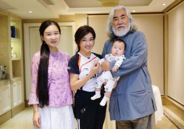 张纪中|疑张纪中交易名单曝光,众女星在列,员工称撞到其与范冰冰现场