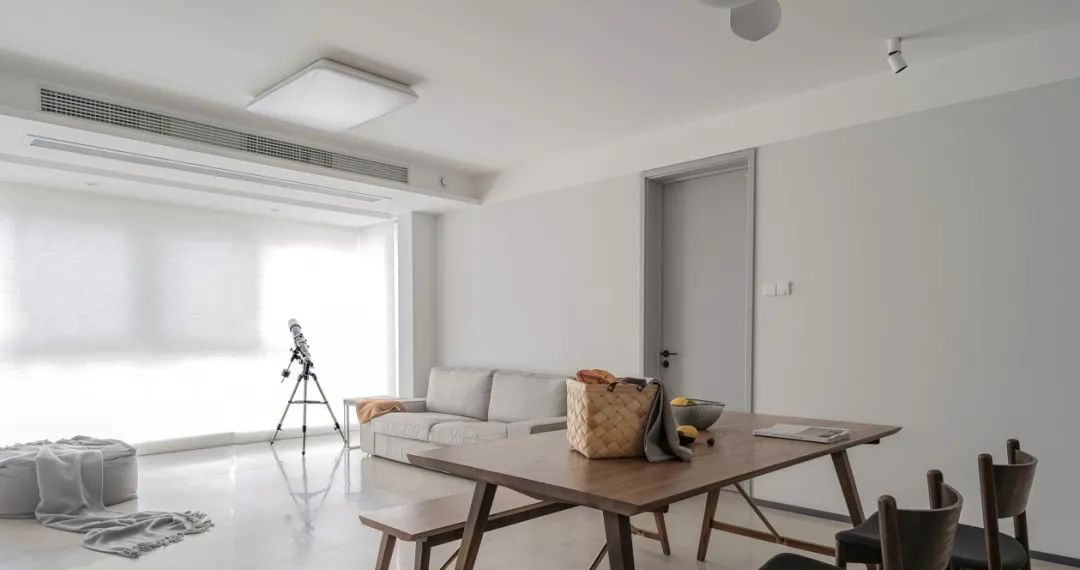 极简风有多香：入住3年还越住越新，这个130m2的家太秀了