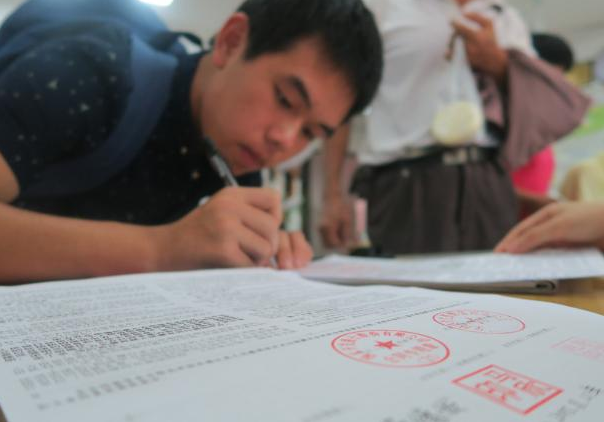 Ainee妈咪|有种新型啃老在95后中兴起,毕业后“沉迷”学习,父母有苦难言