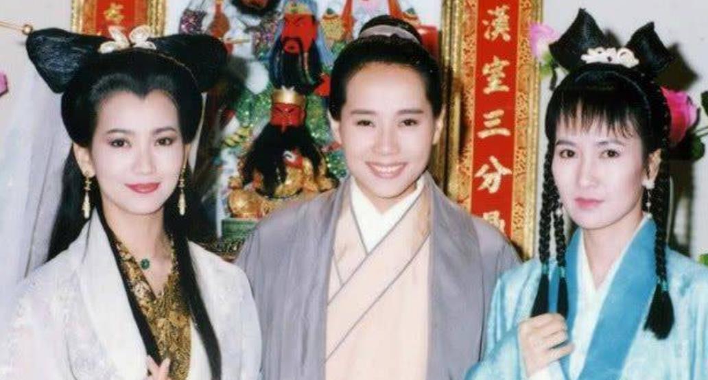 叶童|许仙扮演者近况曝光，发如枯草瘦成“纸片”，吃路边摊还一脸满足