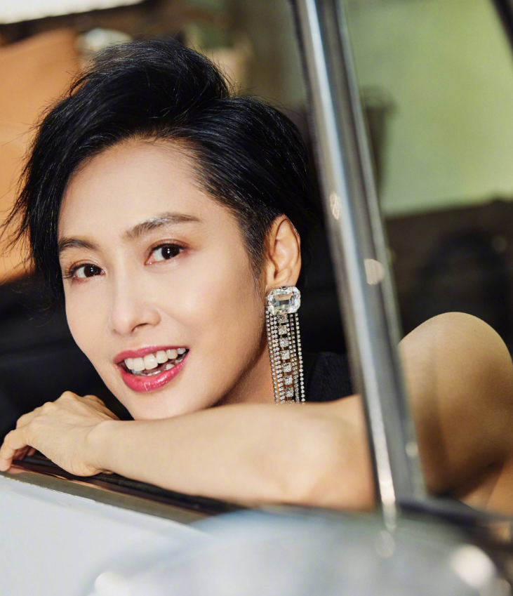 周星驰|周星驰生日仅两位星女郎送祝福，一位是林允，另一位大家都想不到