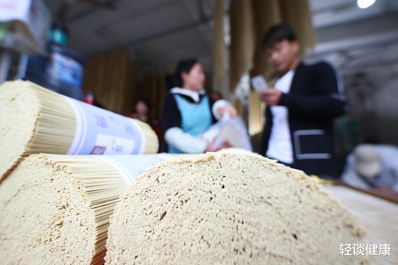 轻谈健康|山楂是消积食的“良药”？儿科医生：常吃3种食物，养脾胃长高个