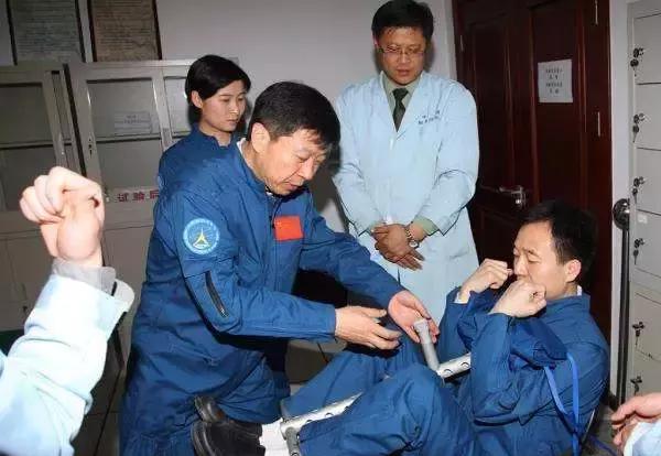 航天员 航天员在返回地球后,为何还需要隔离?难道太空中有病毒不成?